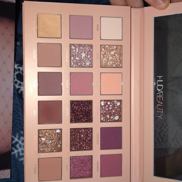 Eyeshadow Palette - Picture 4 of 6